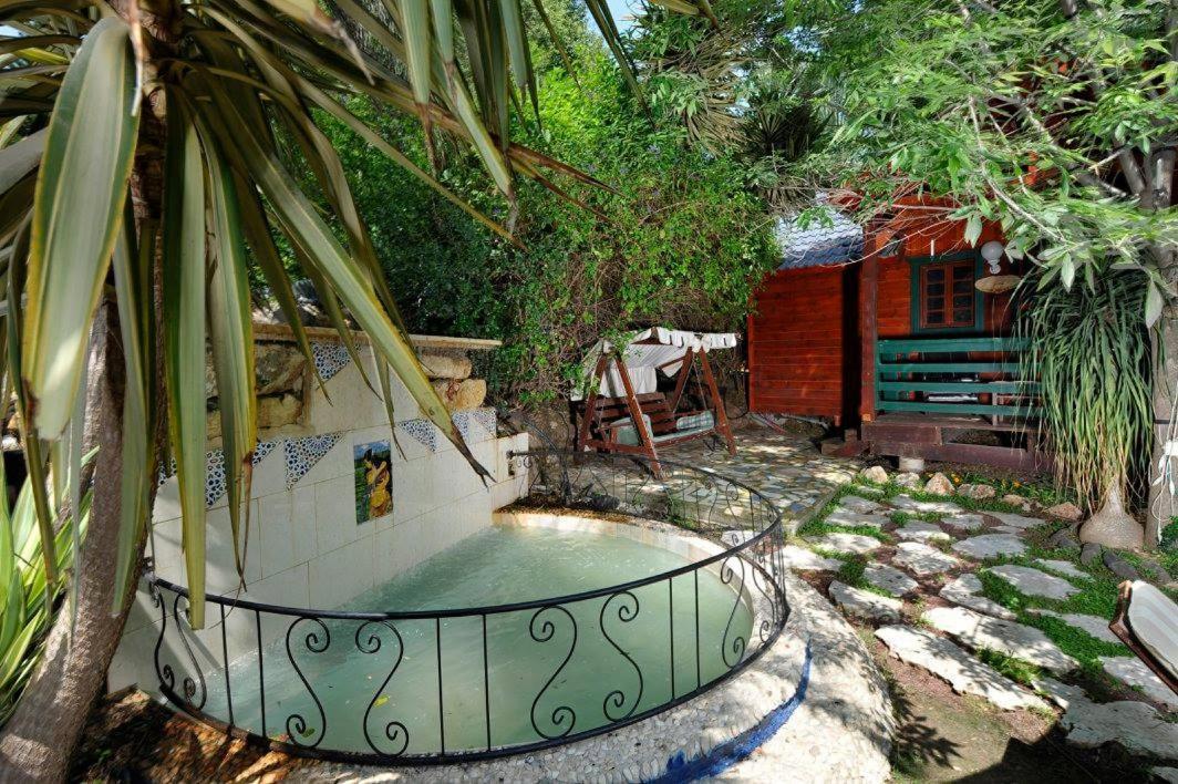 Family Cabin Menaẖemya Exteriör bild