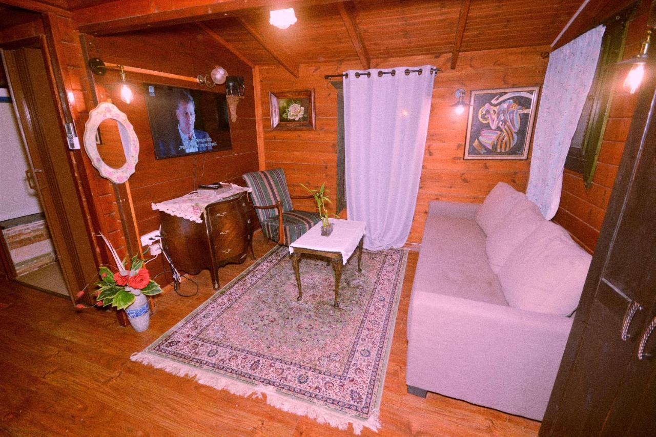 Family Cabin Menaẖemya Exteriör bild