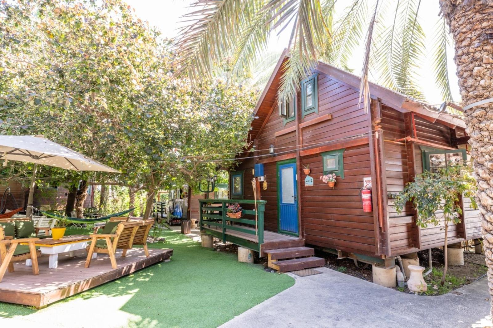 Family Cabin Menaẖemya Exteriör bild